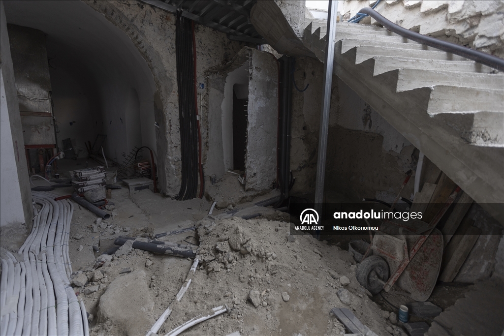 Туристический центр Греции Санторини превращается в город-призрак