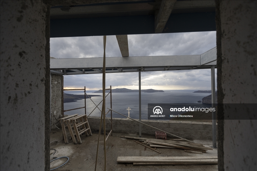 Туристический центр Греции Санторини превращается в город-призрак