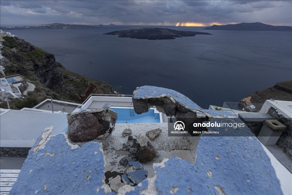 Туристический центр Греции Санторини превращается в город-призрак
