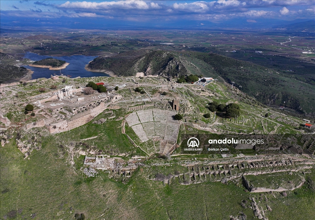 Pergamon'da "Mozaikli Ev" gün yüzüne çıkarılıyor