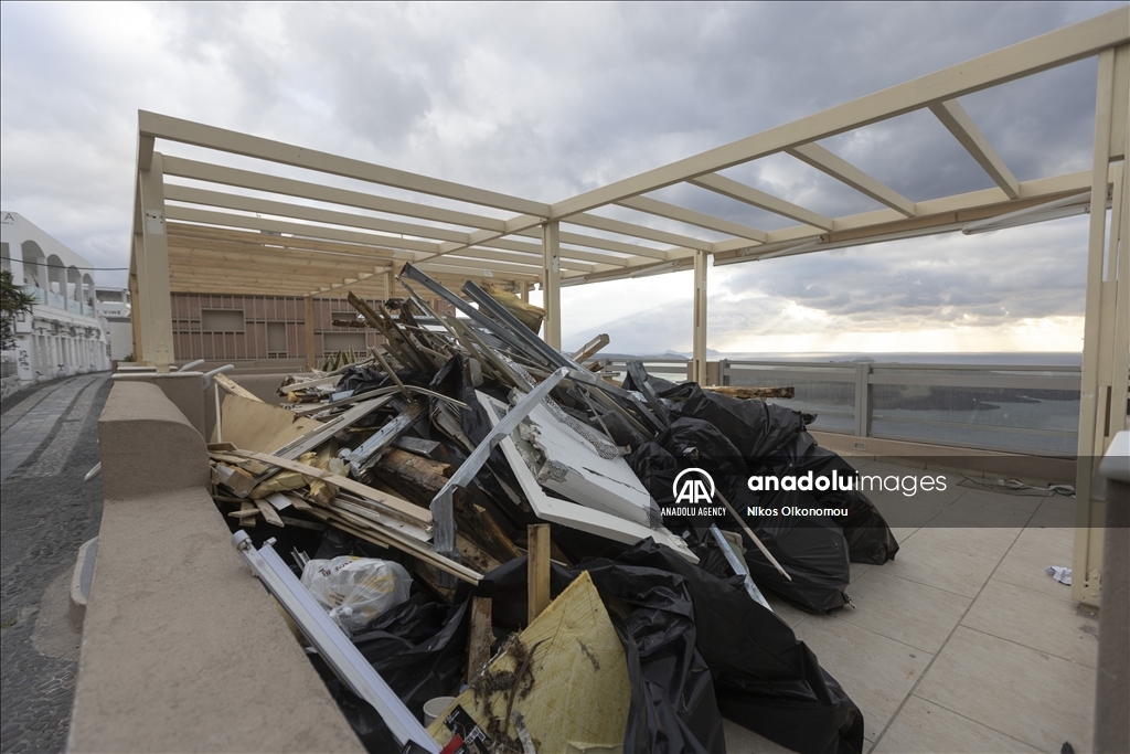 Туристический центр Греции Санторини превращается в город-призрак