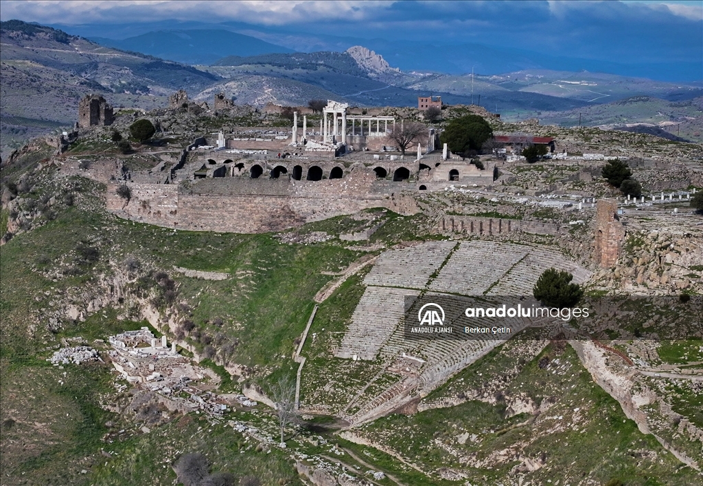 Pergamon'da "Mozaikli Ev" gün yüzüne çıkarılıyor