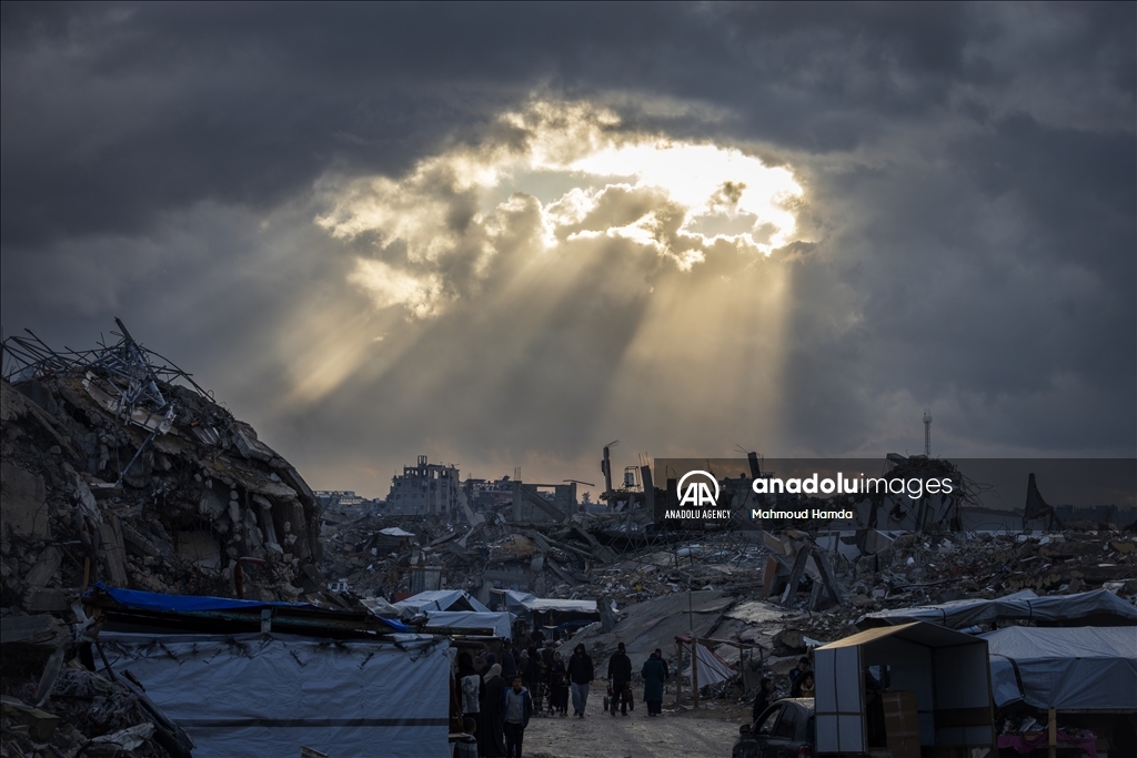 Palestinians endure harsh winter and daily struggles amid destruction in Jabalia