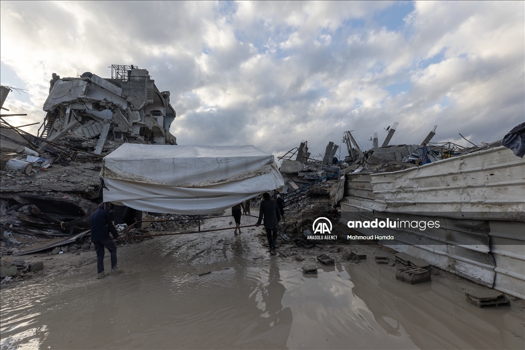 Palestinians endure harsh winter and daily struggles amid destruction in Jabalia
