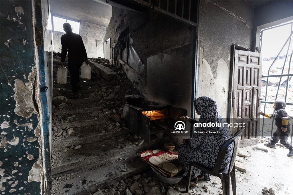 Palestinians endure harsh winter and daily struggles amid destruction in Jabalia
