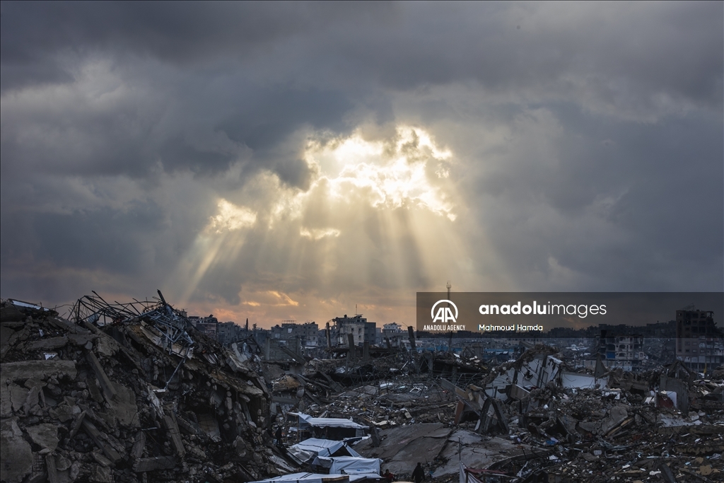 Palestinians endure harsh winter and daily struggles amid destruction in Jabalia
