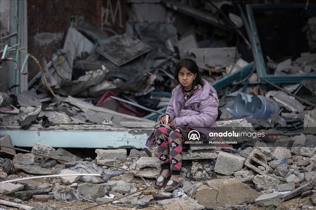 Palestinians endure harsh winter and daily struggles amid destruction in Jabalia