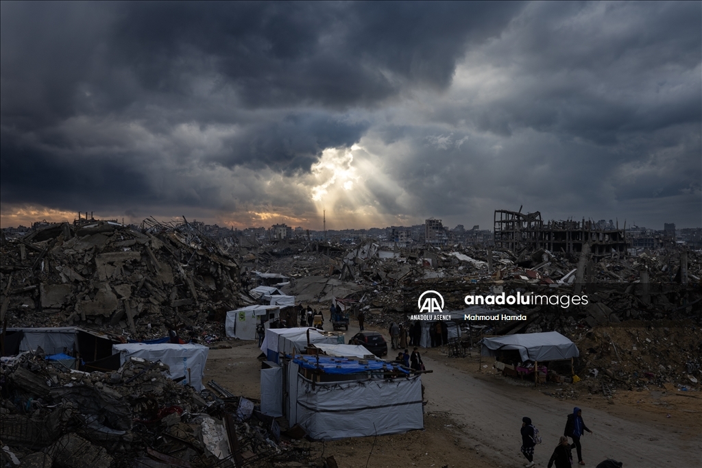 Palestinians endure harsh winter and daily struggles amid destruction in Jabalia