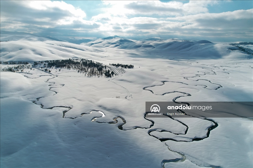 Menderesleri ile ünlü Perşembe Yaylası beyaza büründü