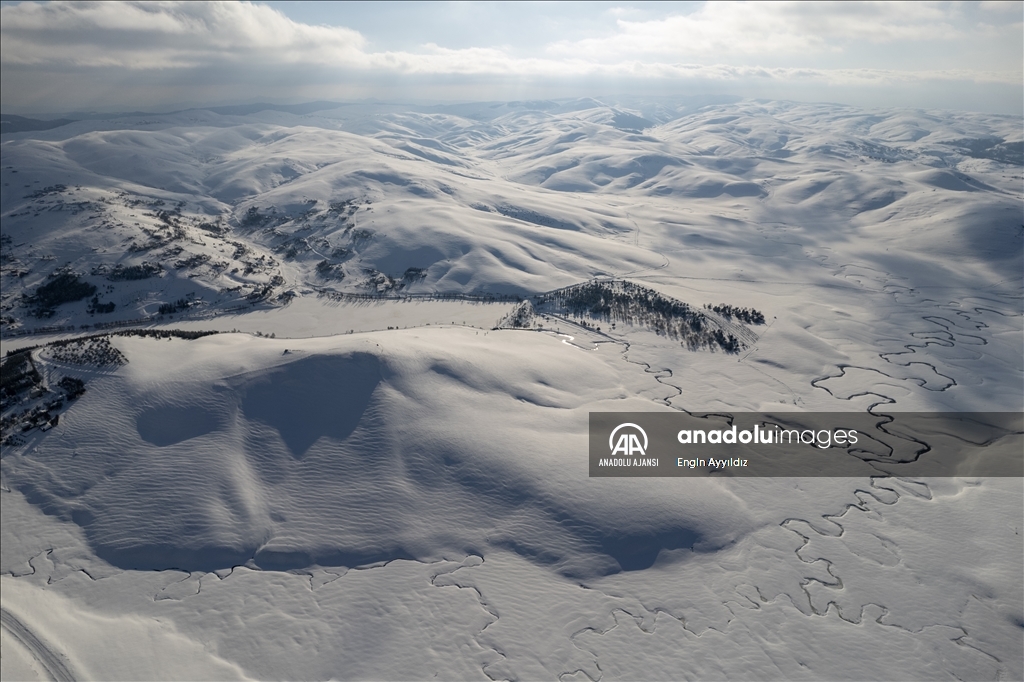 Menderesleri ile ünlü Perşembe Yaylası beyaza büründü