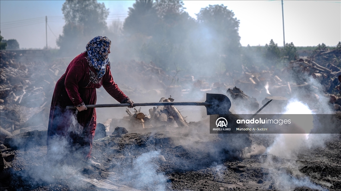 Iraklı yoksul aileler, ekmeğini "mangal kömüründen" çıkarıyor