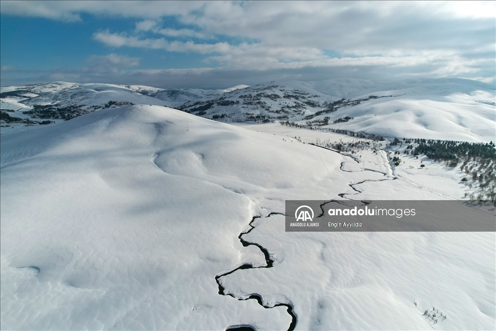 Menderesleri ile ünlü Perşembe Yaylası beyaza büründü