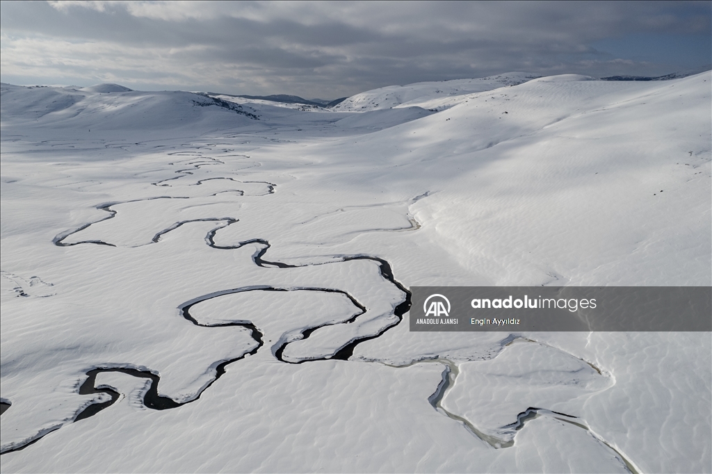 Menderesleri ile ünlü Perşembe Yaylası beyaza büründü
