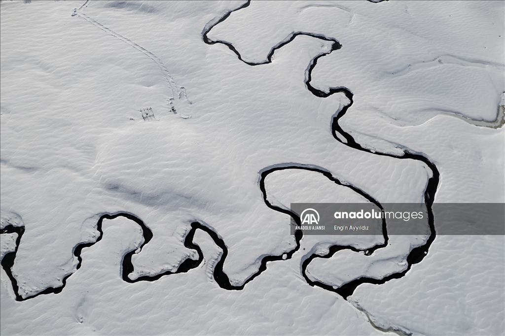 Menderesleri ile ünlü Perşembe Yaylası beyaza büründü