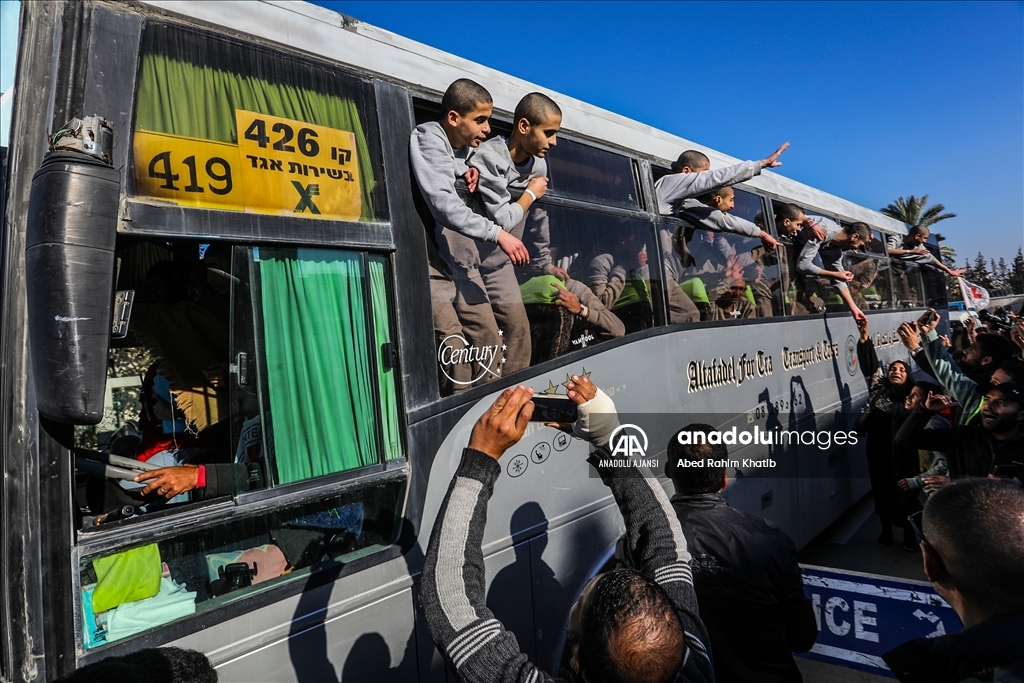 İsrail'in serbest bıraktığı kadın ve çocuk esirler Gazze'ye ulaştı