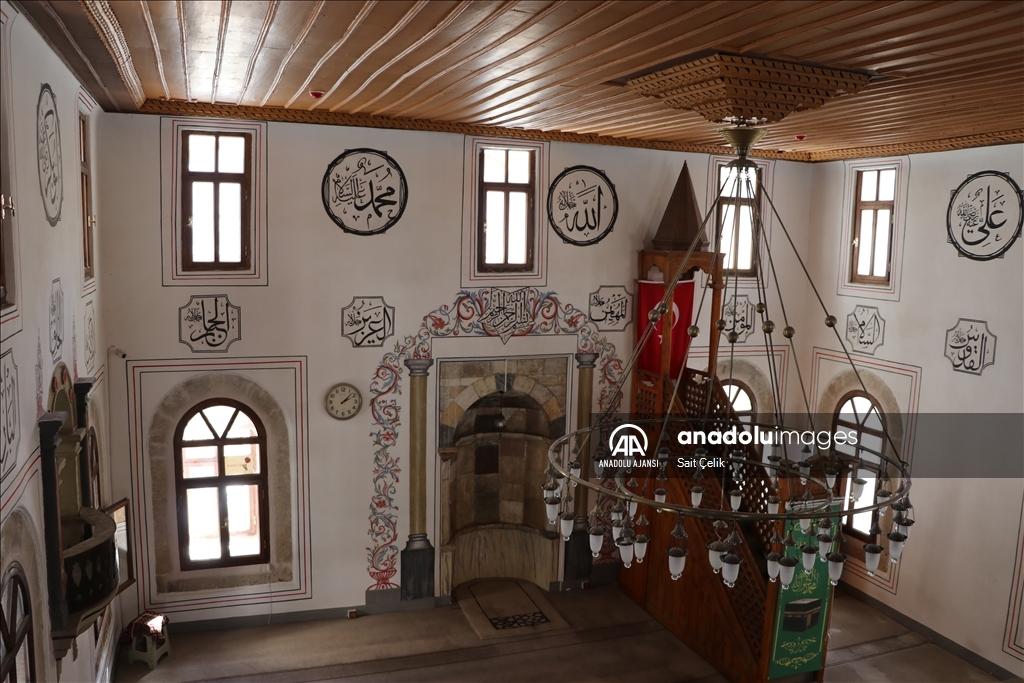 Yozgat'tın barok ve rokoko süslemeli camileri dikkati çekiyor