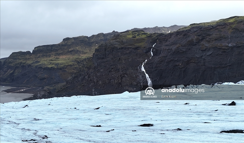 İzlanda'daki Vatnajökull Buzulu, iklim değişikliği ve küresel ısınmadan olumsuz etkileniyor