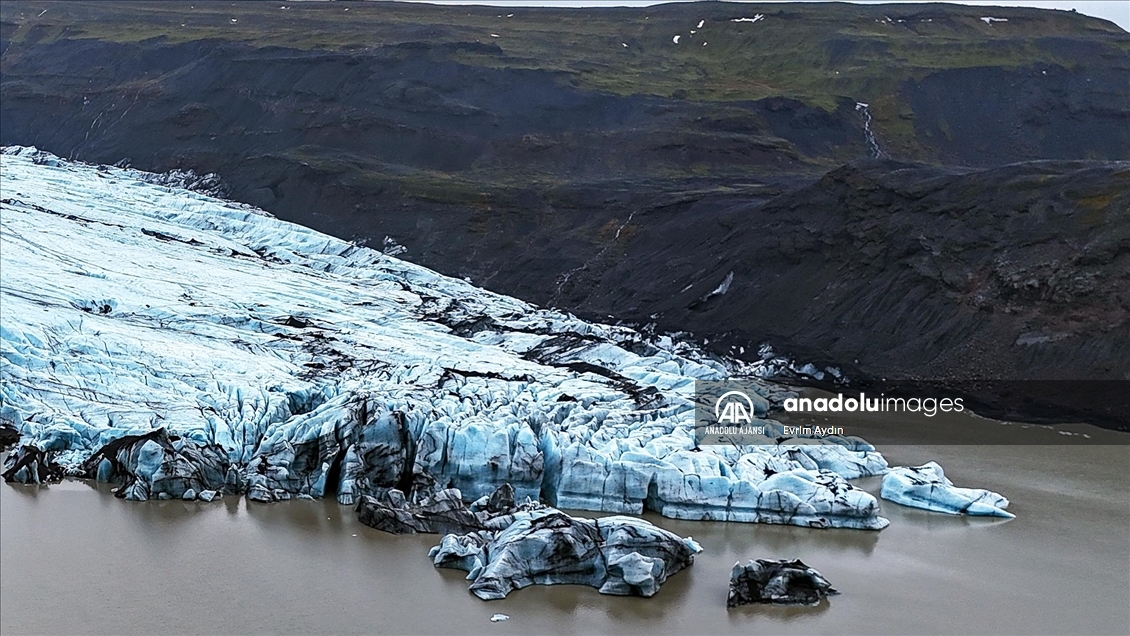 İzlanda'daki Vatnajökull Buzulu, iklim değişikliği ve küresel ısınmadan olumsuz etkileniyor