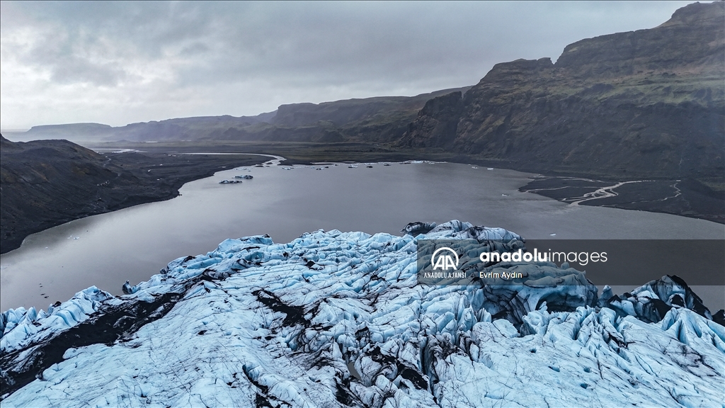 İzlanda'daki Vatnajökull Buzulu, iklim değişikliği ve küresel ısınmadan olumsuz etkileniyor