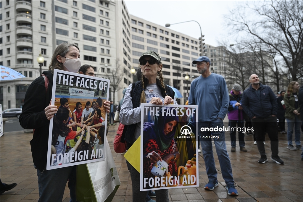 USAID workers gather in Washington to collect belongings after sudden shutdown 