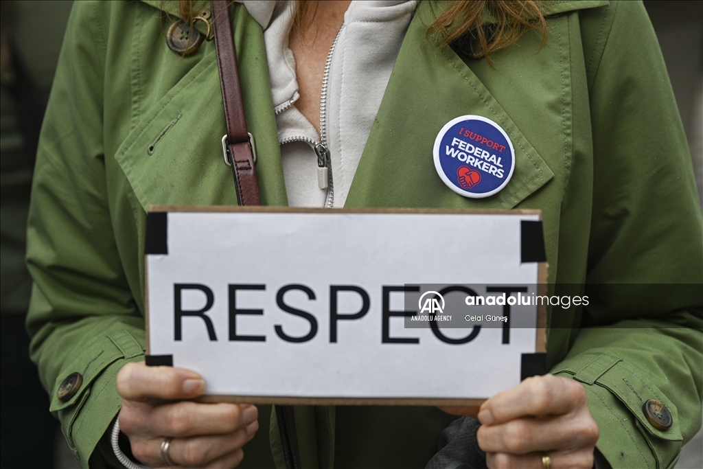 USAID workers gather in Washington to collect belongings after sudden shutdown 