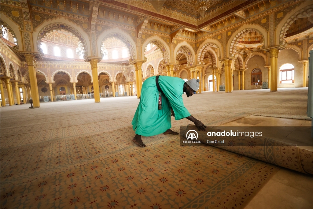 Batı Afrika'nın en büyük camisinde ramazan heyecanı