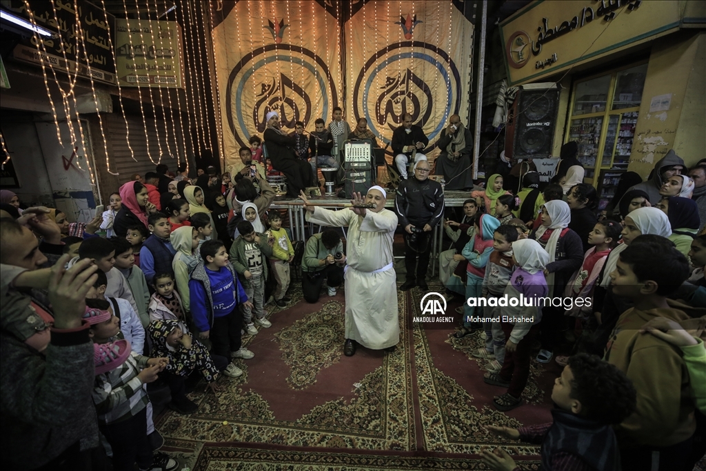 "أكبر فانوس" رمضاني بمصر.. عادة تشع بهجة وتدعم فلسطين