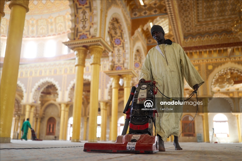 Batı Afrika'nın en büyük camisinde ramazan heyecanı