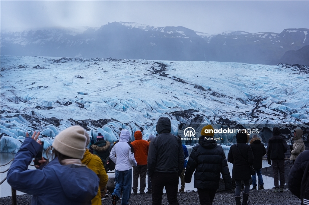 İzlanda'daki Vatnajokull Buzulu iklim değişikliği ve küresel ısınmadan olumsuz etkileniyor