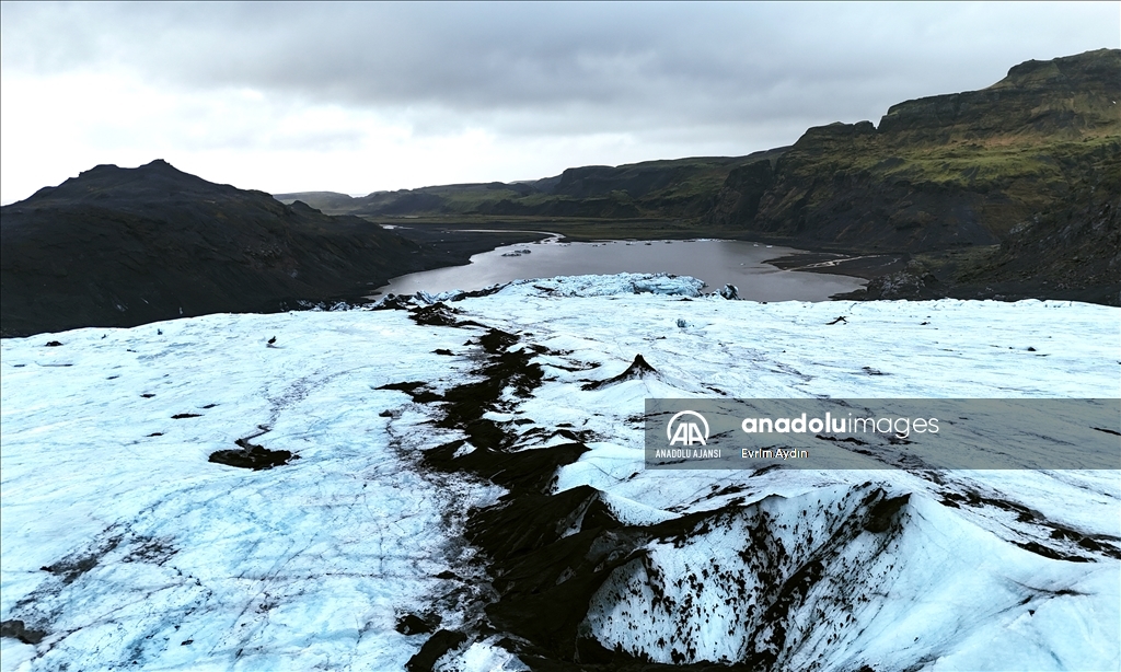 İzlanda'daki Vatnajökull Buzulu, iklim değişikliği ve küresel ısınmadan olumsuz etkileniyor
