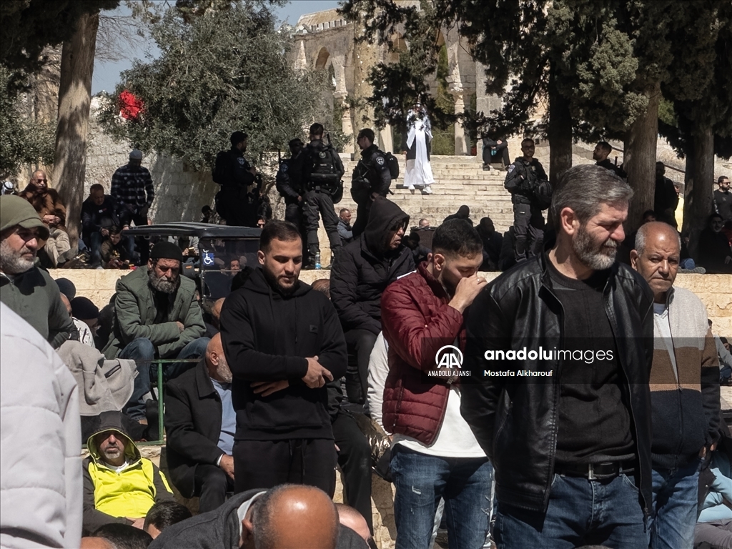 Mescid-i Aksa'da İsrail kısıtlaması devam ediyor