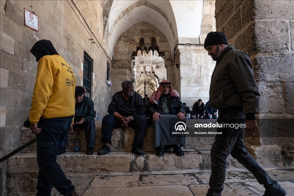 Mescid-i Aksa'da İsrail kısıtlaması devam ediyor