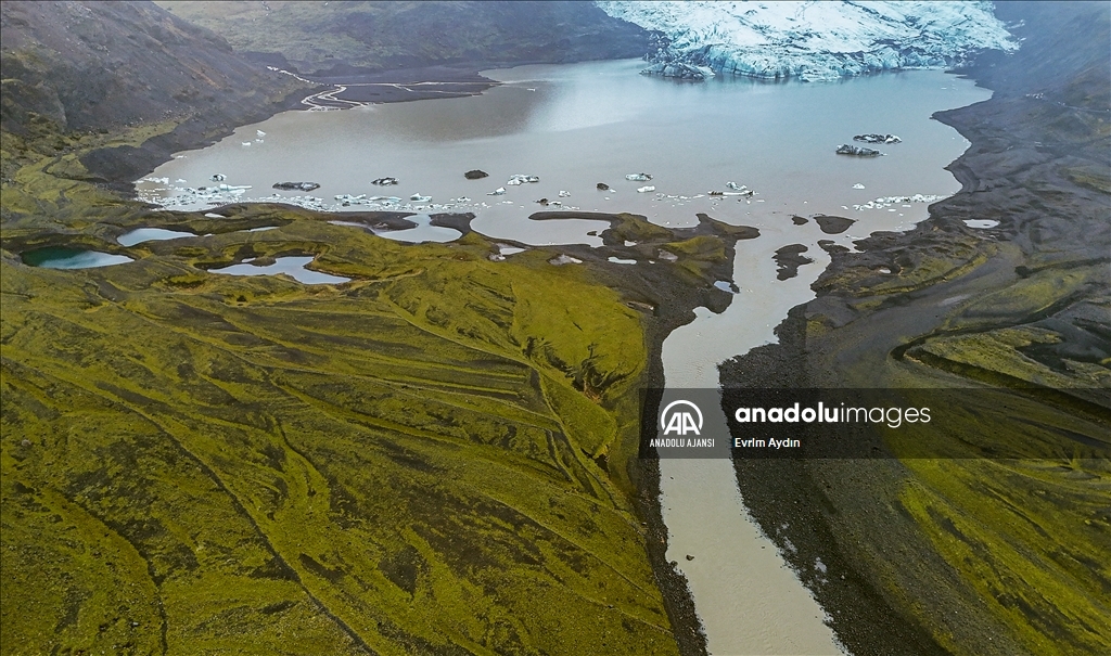 İzlanda'daki Vatnajökull Buzulu, iklim değişikliği ve küresel ısınmadan olumsuz etkileniyor