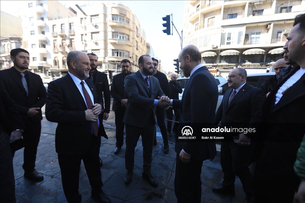 ضم بلال أردوغان.. وفد تركي يلتقي محافظ دمشق ويزور الجامع الأموي