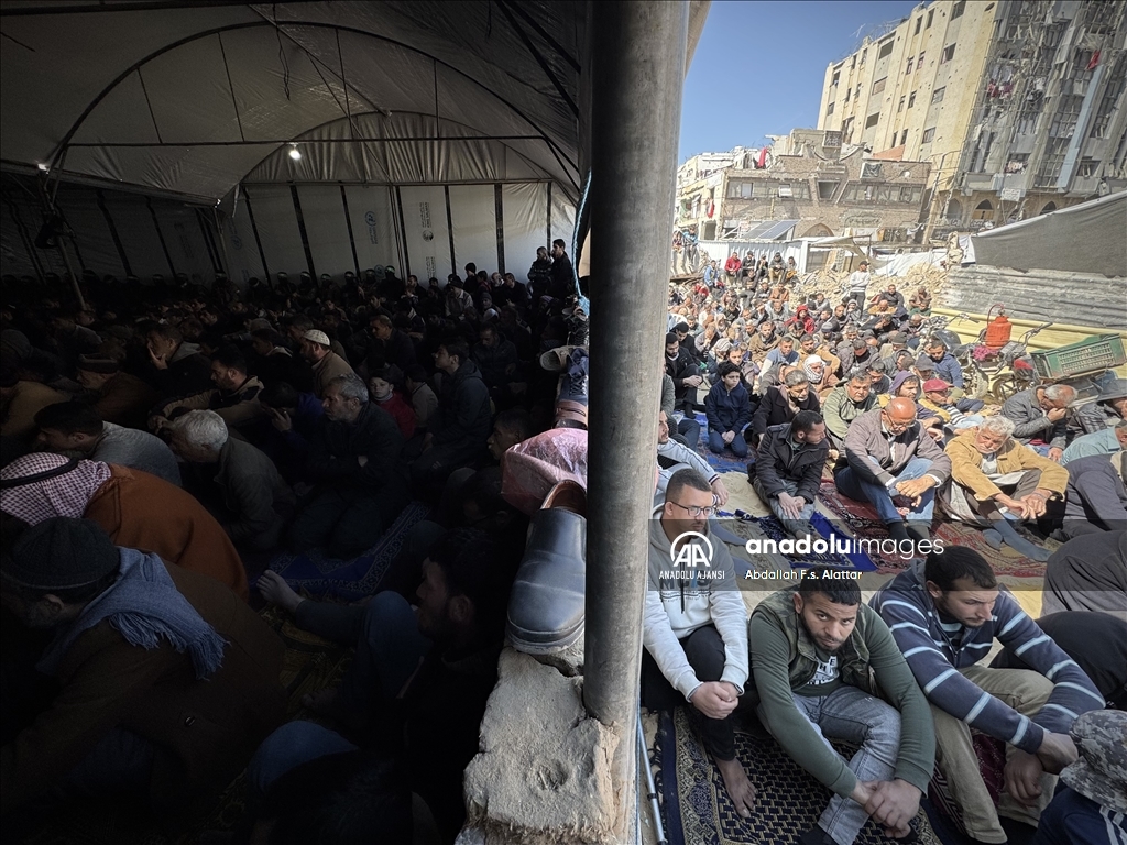 Gazze'de cuma namazı