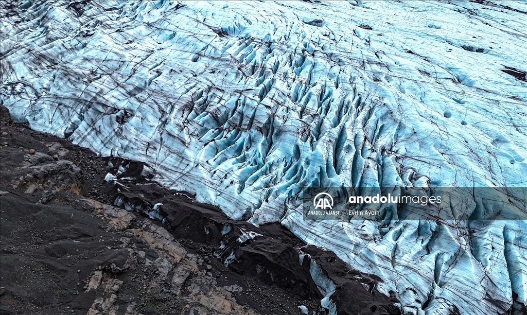 İzlanda'daki Vatnajökull Buzulu, iklim değişikliği ve küresel ısınmadan olumsuz etkileniyor