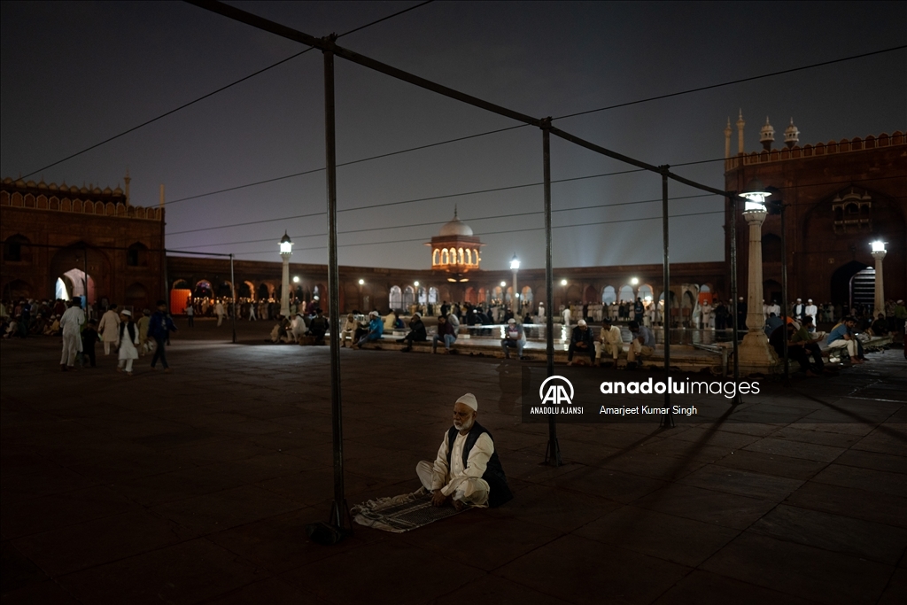 Delhi'de ilk teravih namazı