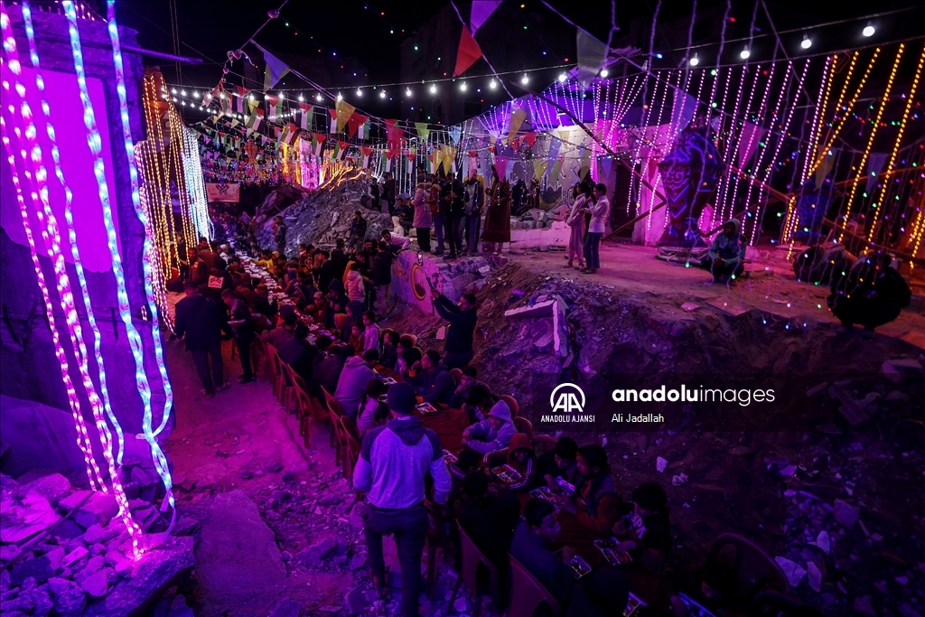 Han Yunus’ta yıkım arasında ilk sahur