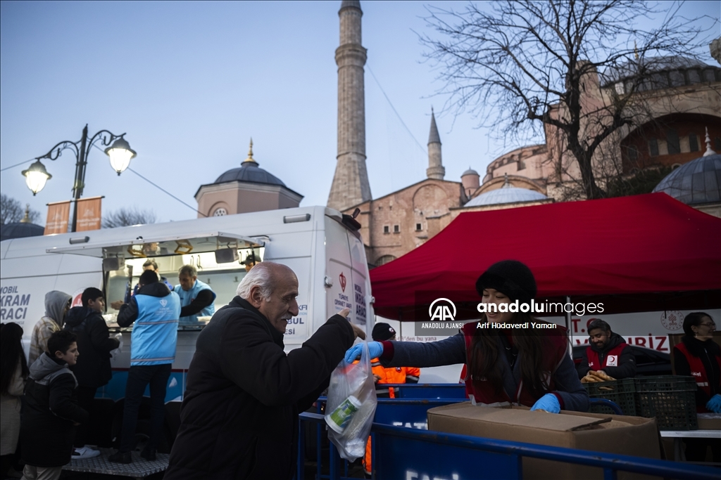 İstanbul'da ilk iftar yapıldı