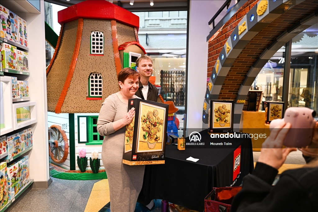 LEGO, Van Gogh'un 'Ayçiçekleri' eserini yeniden yorumladı