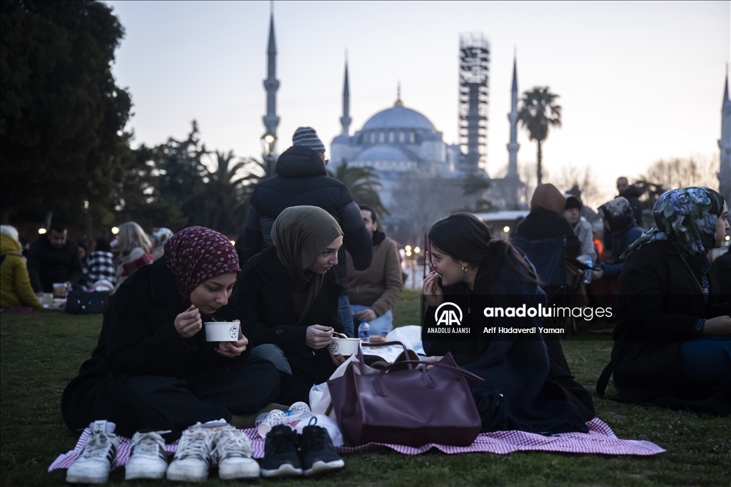 İstanbul'da ilk iftar yapıldı