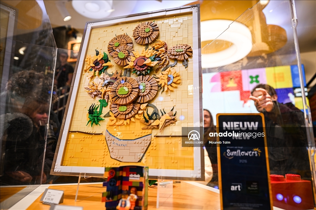 LEGO, Van Gogh'un 'Ayçiçekleri' eserini yeniden yorumladı