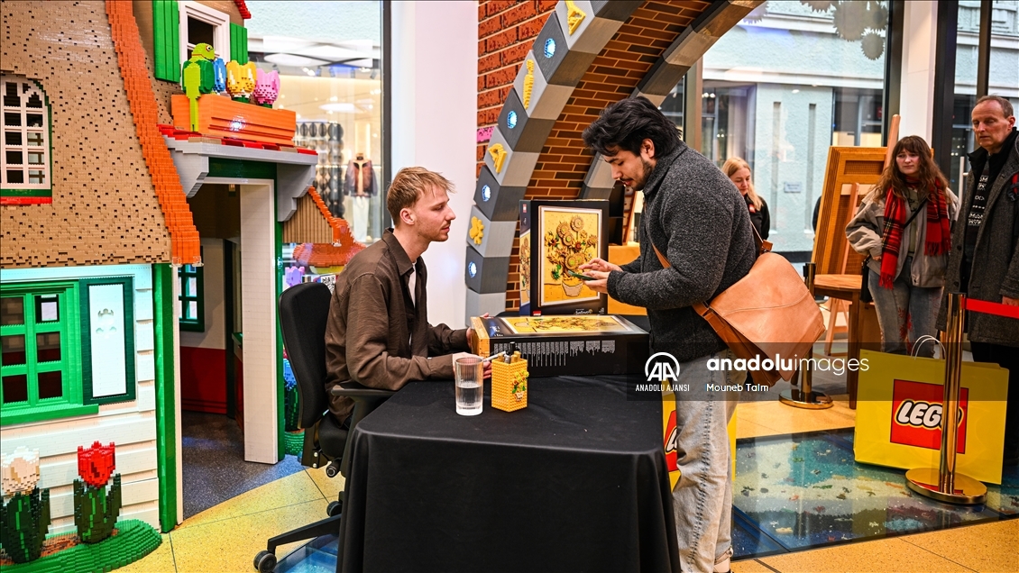 LEGO, Van Gogh'un "Ayçiçekleri" eserini yeniden yorumladı