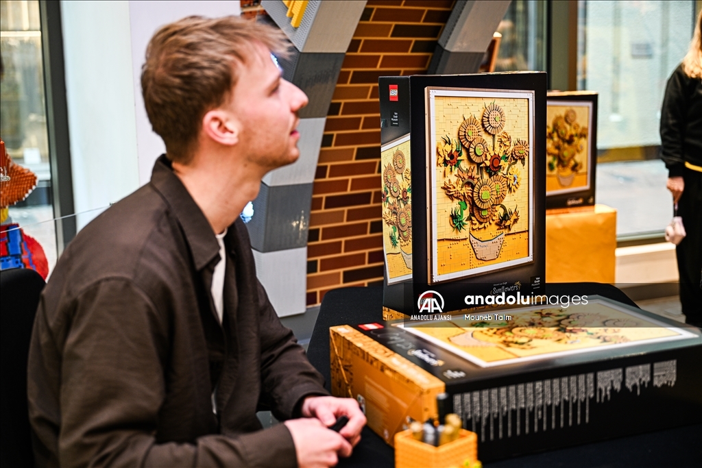 LEGO, Van Gogh'un 'Ayçiçekleri' eserini yeniden yorumladı