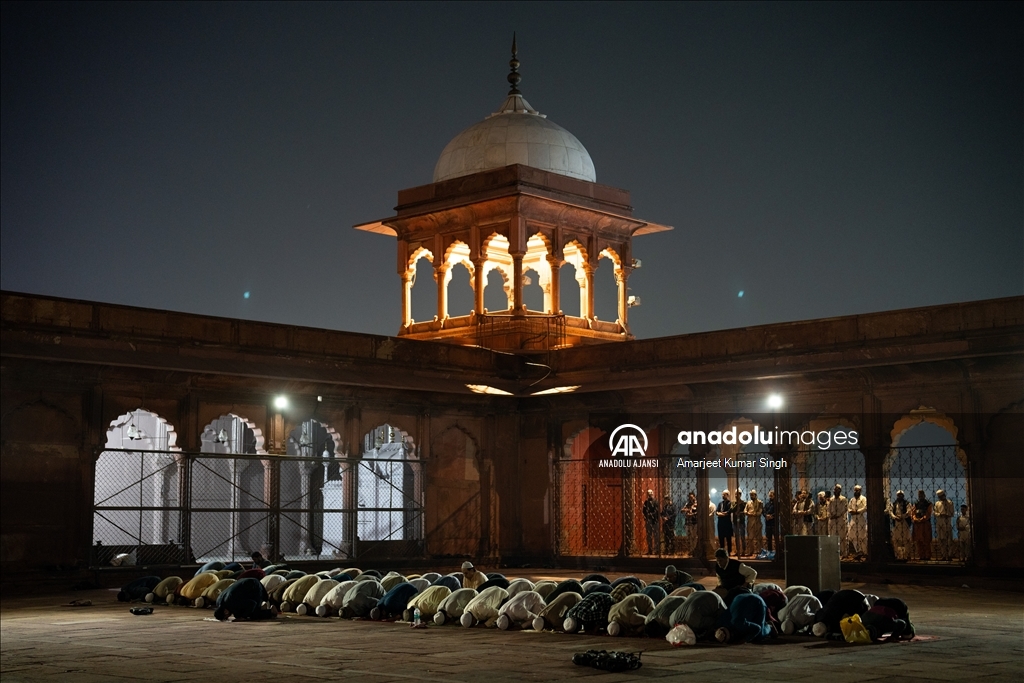 Delhi'de ilk teravih namazı
