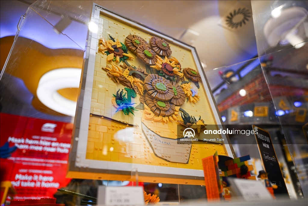 LEGO, Van Gogh'un 'Ayçiçekleri' eserini yeniden yorumladı