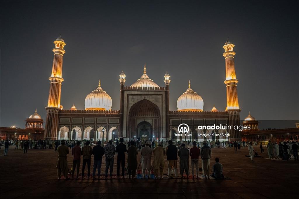 Delhi'de ilk teravih namazı