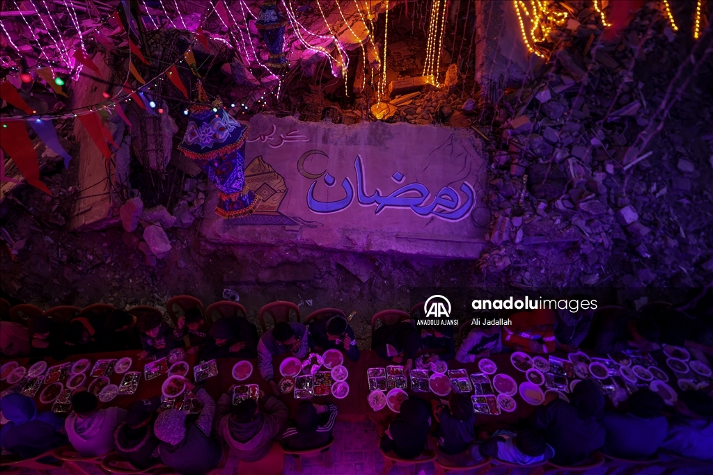 Han Yunus’ta yıkım arasında ilk sahur