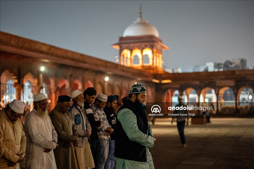 Delhi'de ilk teravih namazı