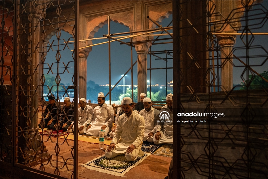 Delhi'de ilk teravih namazı